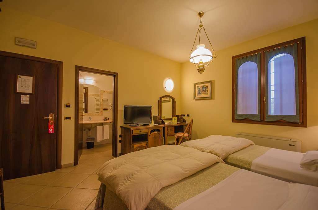 Hotel Corte Vecchia San Prospero Room photo