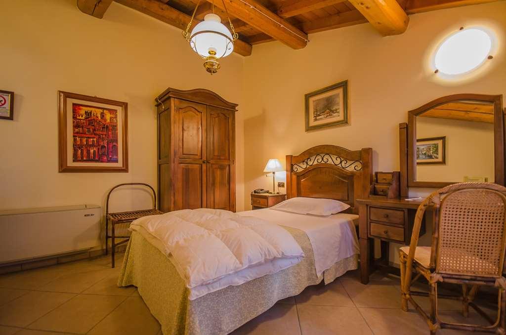 Hotel Corte Vecchia San Prospero Room photo